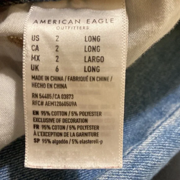 American Eagle Mom Jean Sz 2 Long worn, ripped, distressed cool jeans, light - Picture 12 of 13